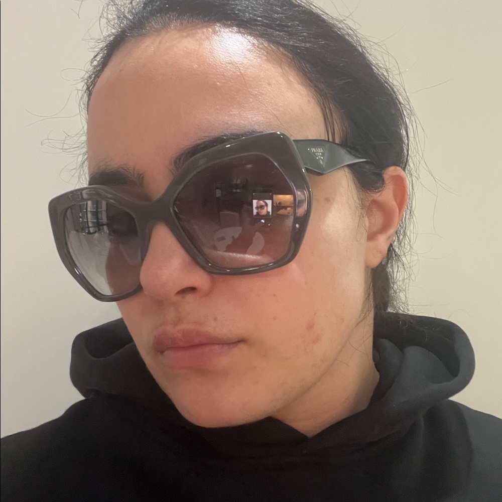 Prada Elegant Black Sunglasses - Picture 6 of 7